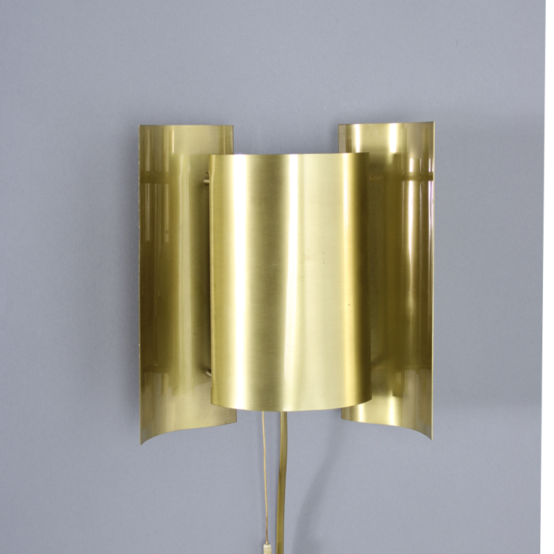 Wall clearance lamp brass